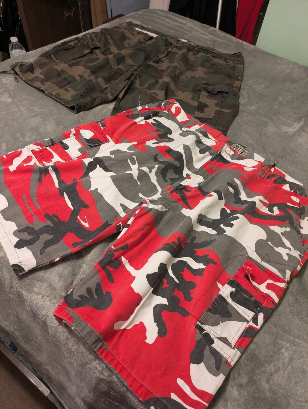 Men’s Camo Cargo Shorts Bundle Size 54 Big & Tall Red Gray & Woodland Camouflage - Picture 2 of 12